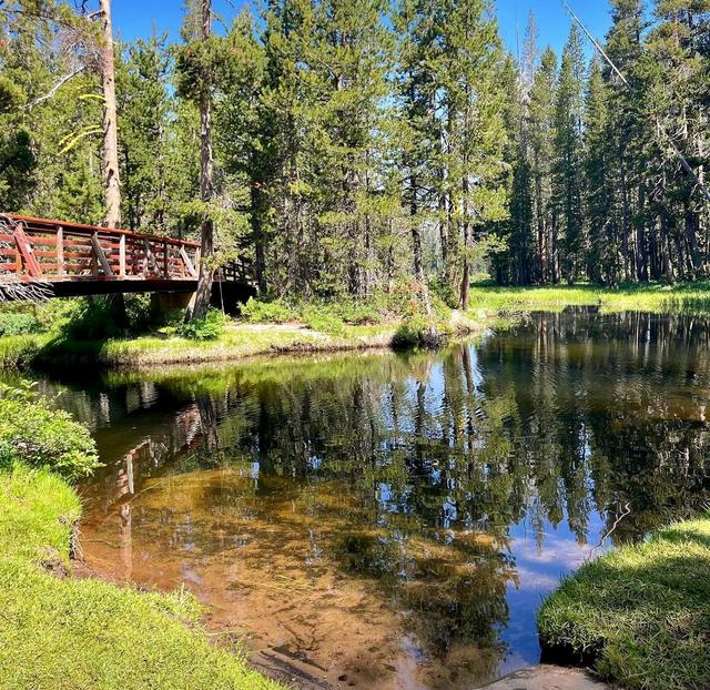 Twin Lakes Trailhead