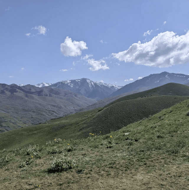 Bonneville shoreline Access Trailhead