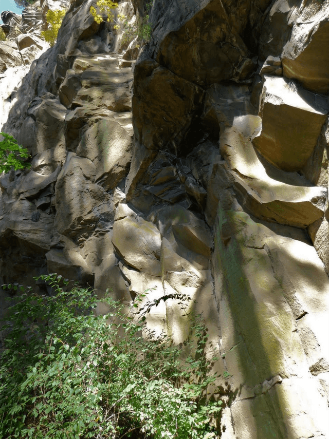 Broughton Bluff climbing area 